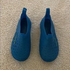 Speedo toddler boys size 7/8 water shoes